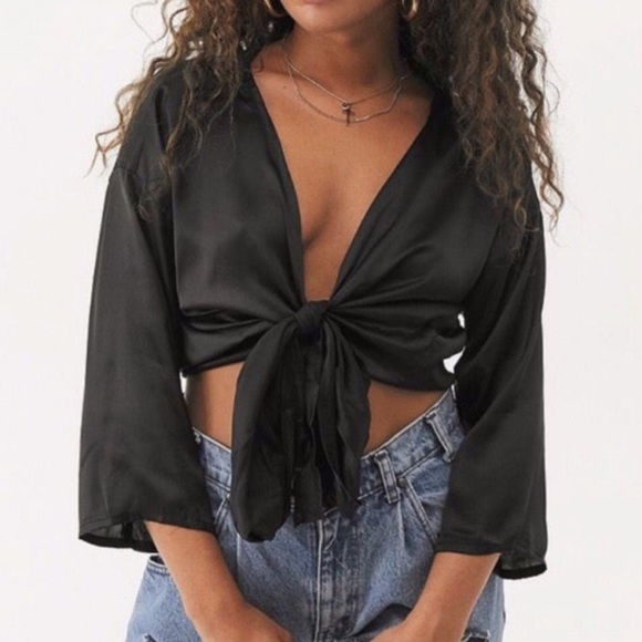Nwt urban outfitters Nicole satin tie front crop top m - Picture 5 of 7